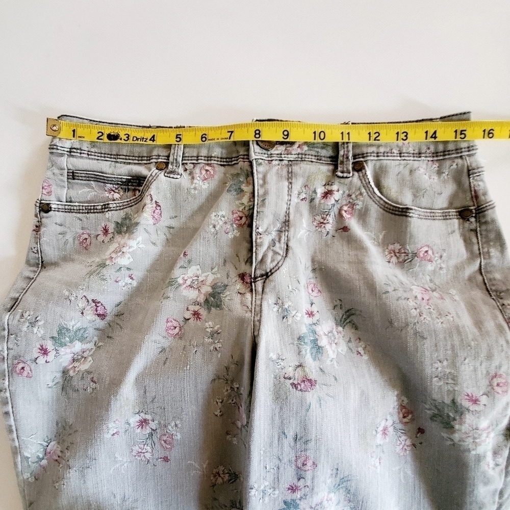 7001 * Bandolino Lisbeth Floral Print Jeans Gray Size 8P - Picture 12 of 15